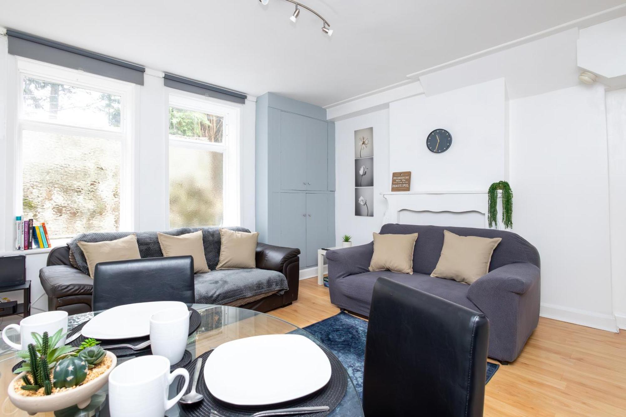 Spacious 3 Bedroom Ground Floor Apartment - 10 Mins From City Centre Лийдс Екстериор снимка
