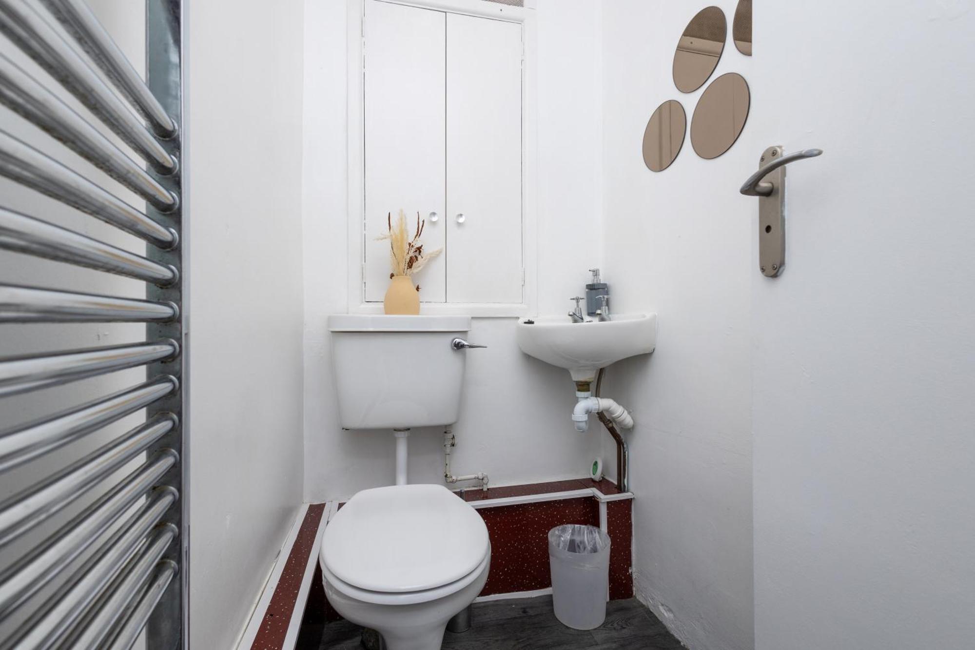 Spacious 3 Bedroom Ground Floor Apartment - 10 Mins From City Centre Лийдс Екстериор снимка